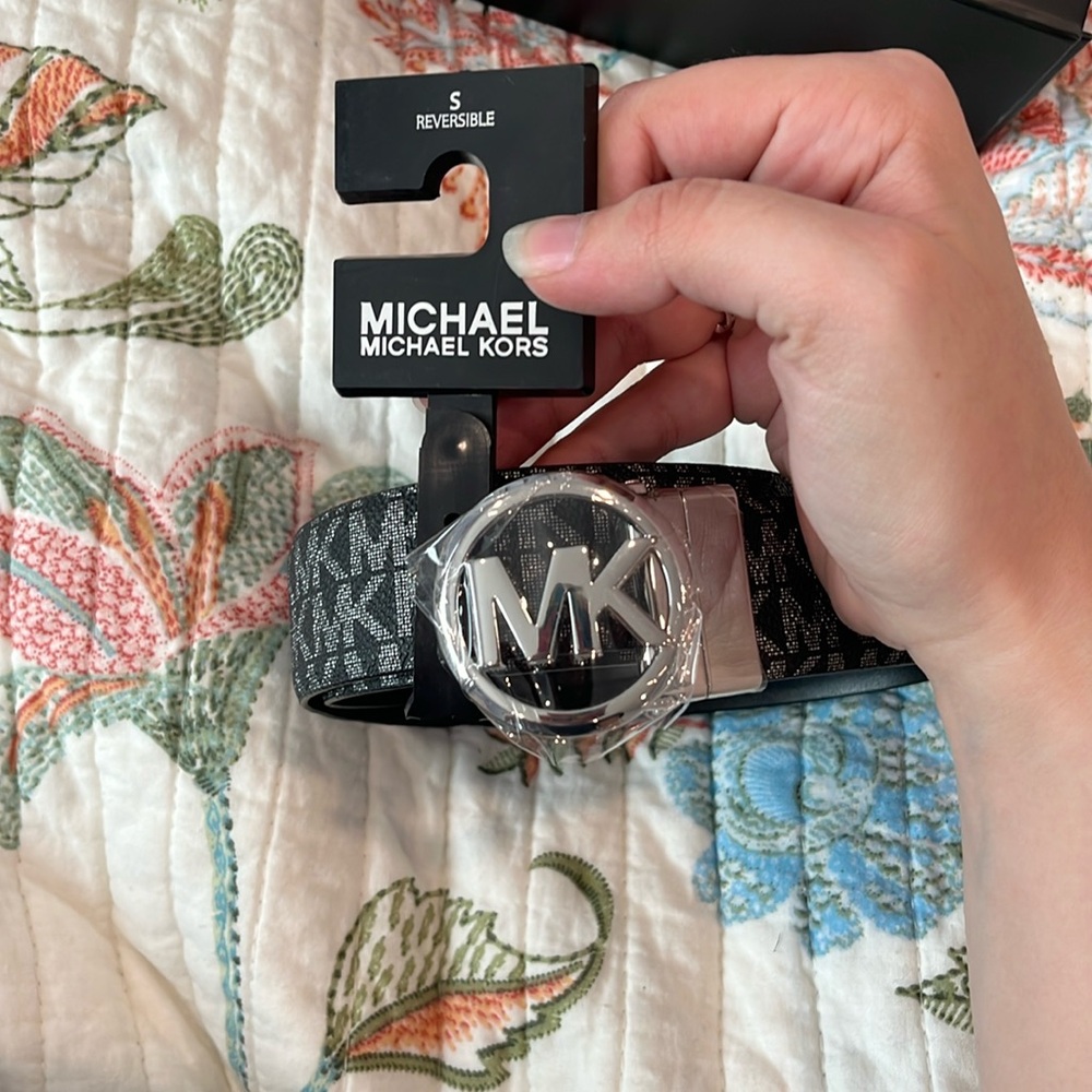 Michael Kors Twist Reversible Belt
